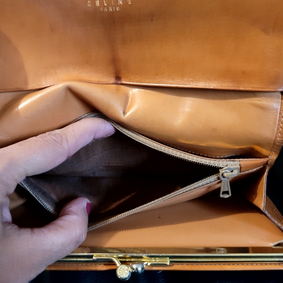 Good used condition Vintage Celine Triomphe Long Wallet with kisslock - Picture 15 of 16